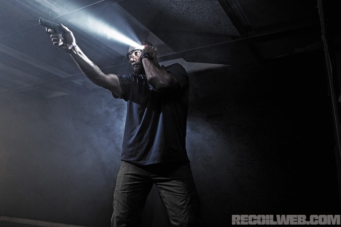 Preview - Using Guns &icirc;in Low&icirc; &icirc;Light&icirc; | RECOIL