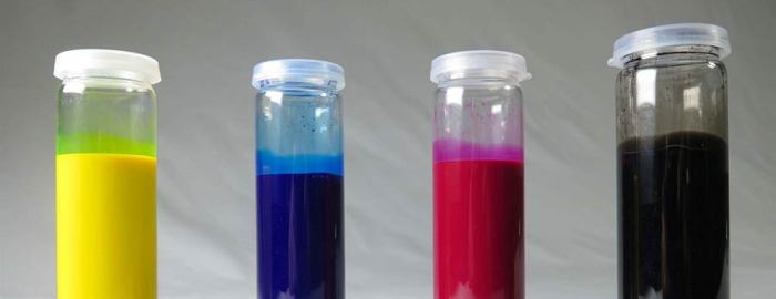 Apakah pigmen tinta mempengaruhi ketahanan warna foto cetak